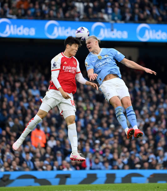 林加德赛后与拉什福德、亚马尔交换球衣，昔日两位大英帝星再度同框.