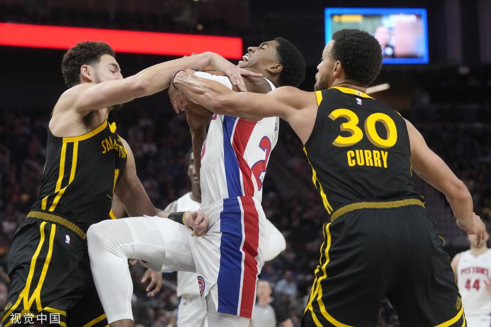 伏着巨大的 伏着巨大的